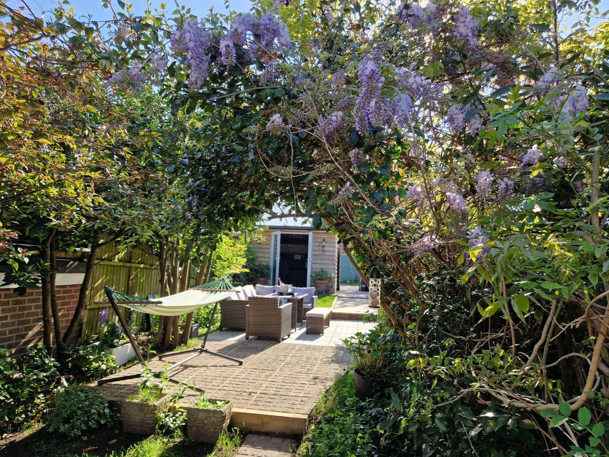 The Hideaway - Luxury Townhouse Villa แวร์แรม ภายนอก รูปภาพ